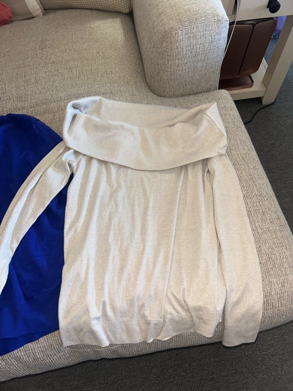 Lot of 2 sweaters for women size s/m - Picture 2 of 8